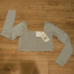NWT Fabletics Light Gray Long Sleeve Crop Top (Size Large)